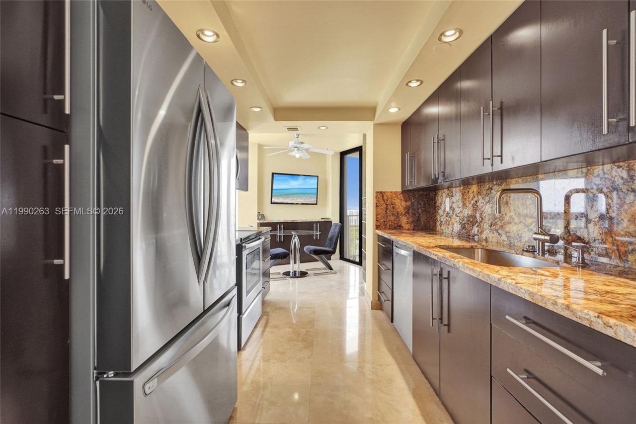 4000 Towerside Ter , Unit 2111, Miami, FL 33138 Photo