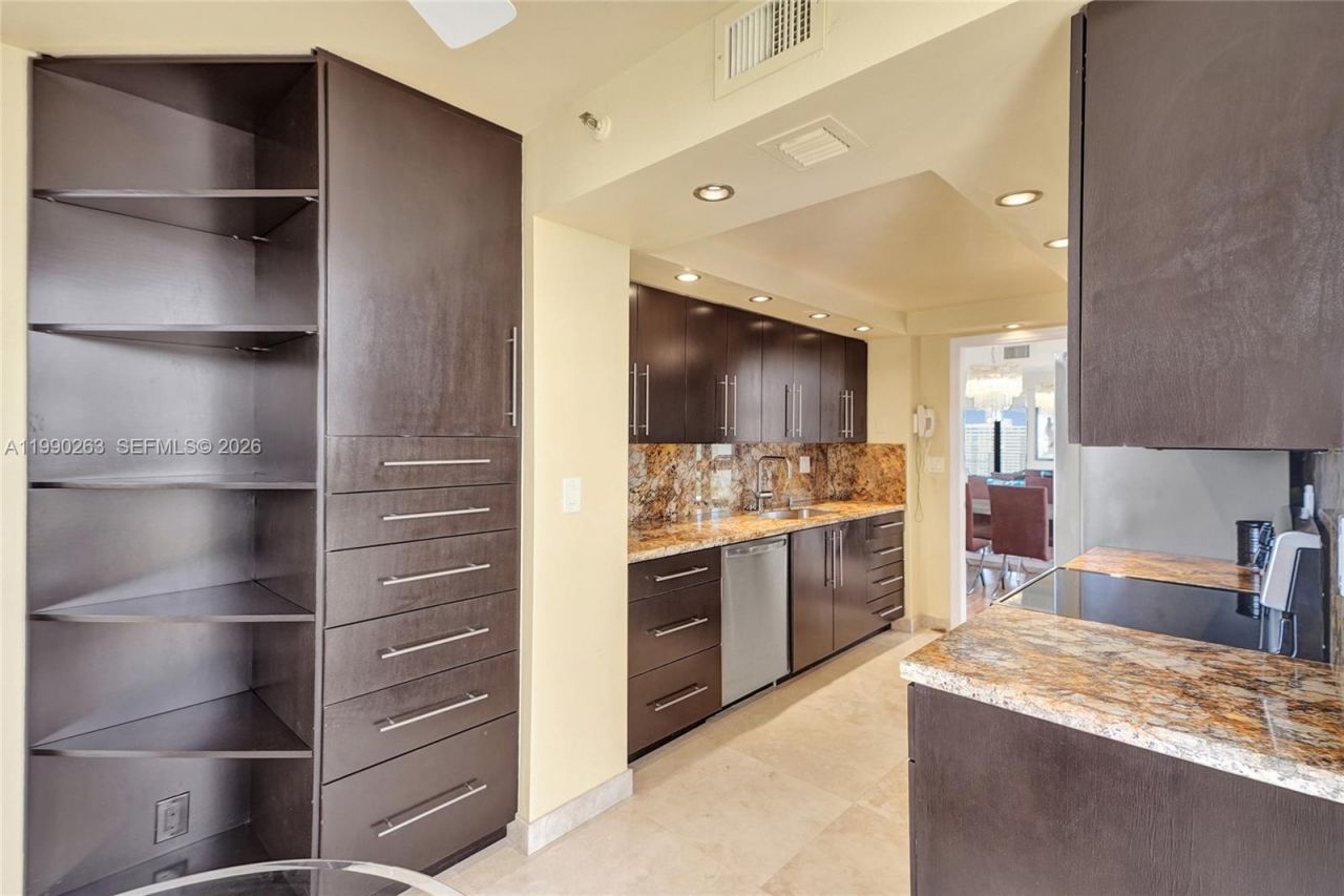 4000 Towerside Ter , Unit 2111, Miami, FL 33138 Photo