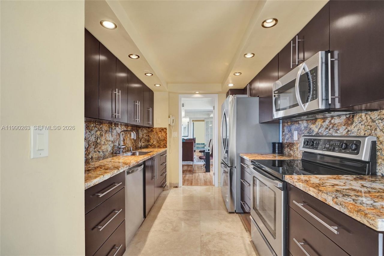 4000 Towerside Ter , Unit 2111, Miami, FL 33138 Photo