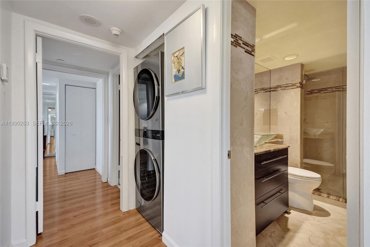 4000 Towerside Ter , Unit 2111, Miami, FL 33138 Photo