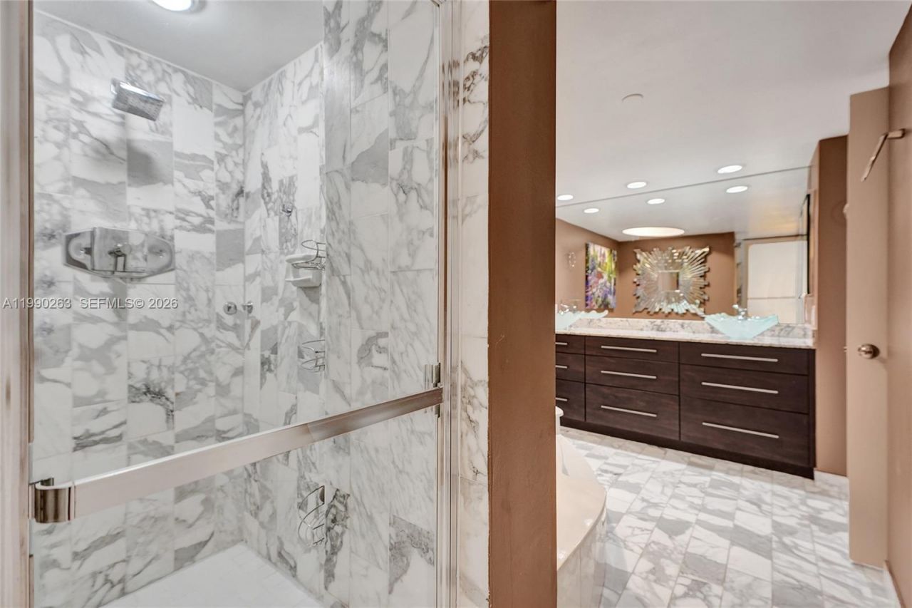 4000 Towerside Ter , Unit 2111, Miami, FL 33138 Photo