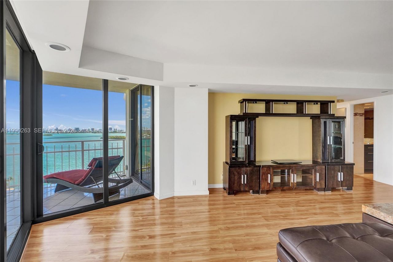 4000 Towerside Ter , Unit 2111, Miami, FL 33138 Photo