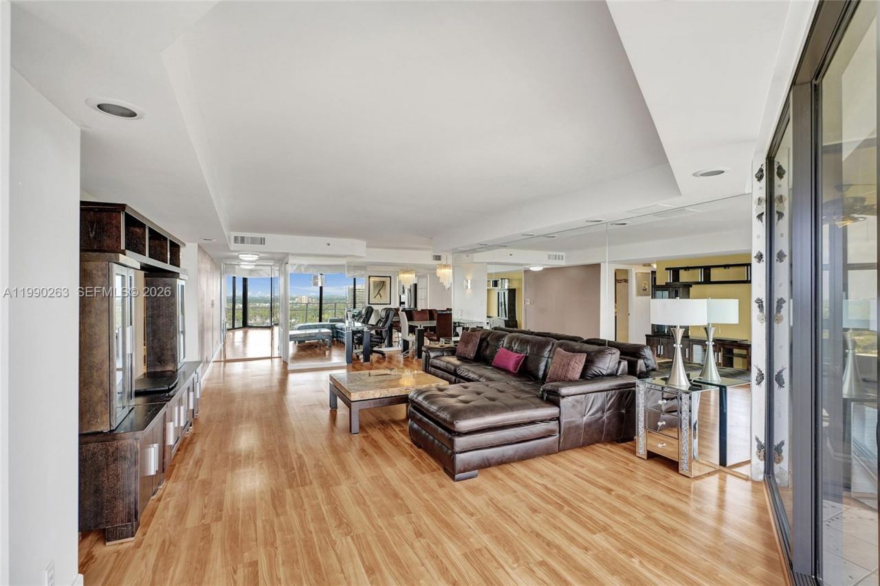 4000 Towerside Ter , Unit 2111, Miami, FL 33138 Photo