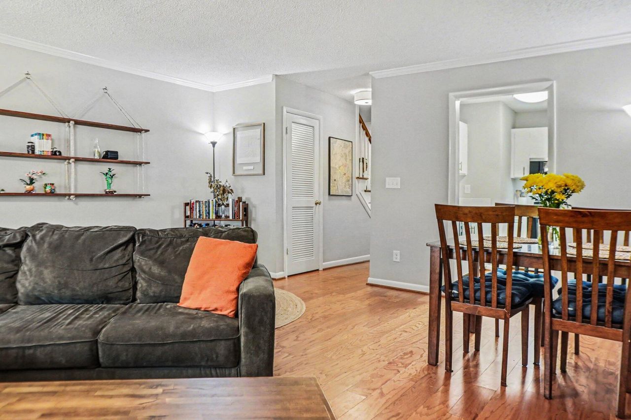 7 Town Park Lane Photo 10