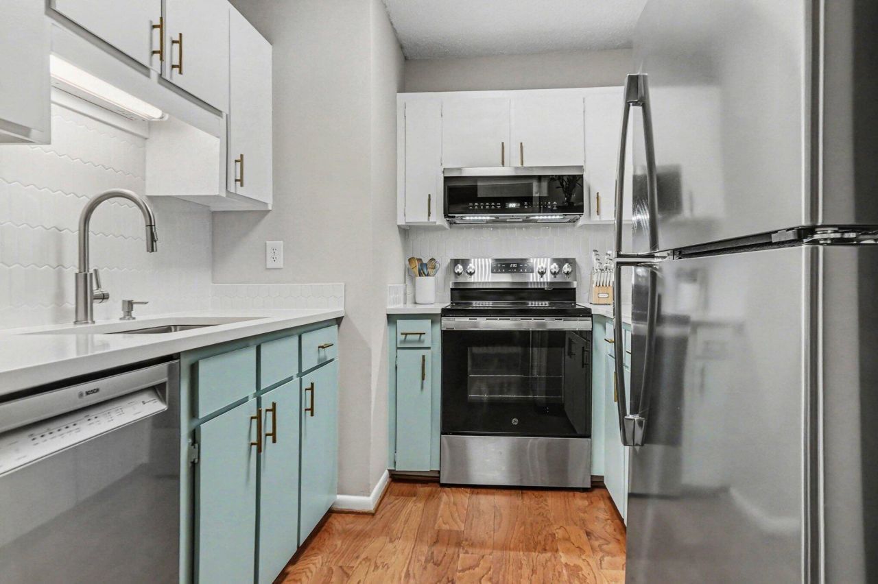 7 Town Park Lane Photo 11