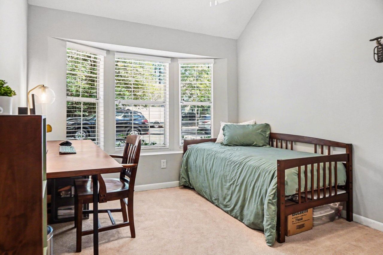 7 Town Park Lane Photo 14