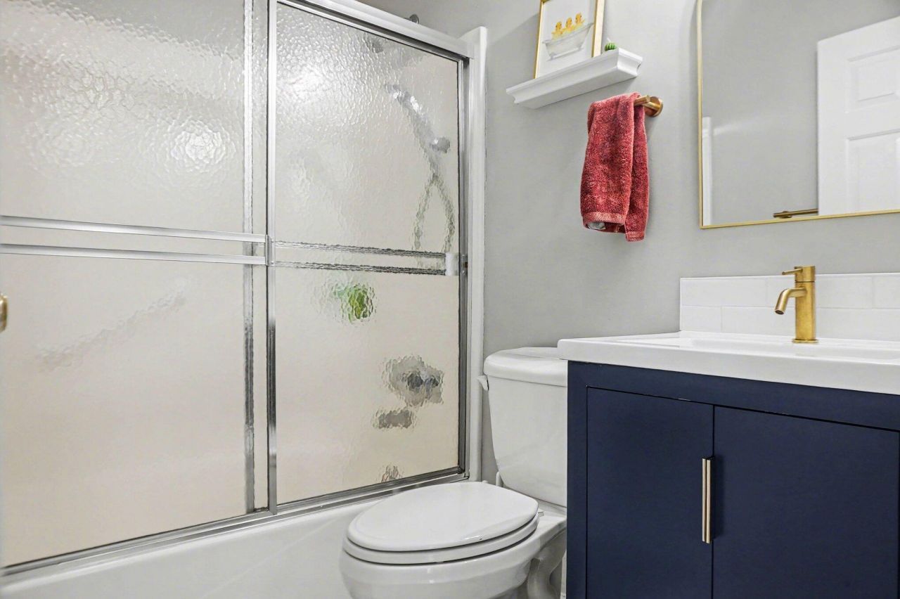 7 Town Park Lane Photo 16