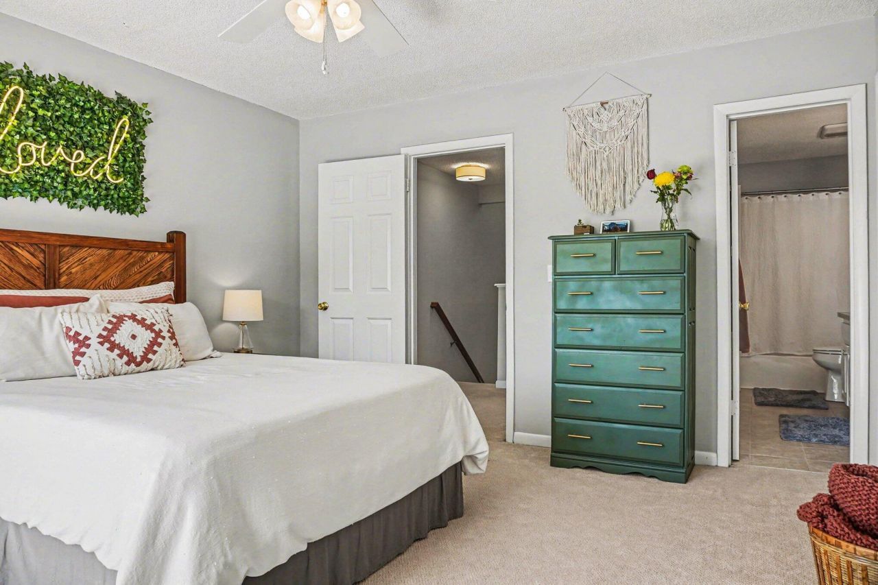 7 Town Park Lane Photo 19