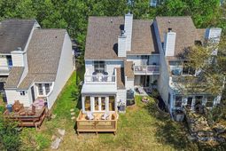 7 Town Park Lane photo 4