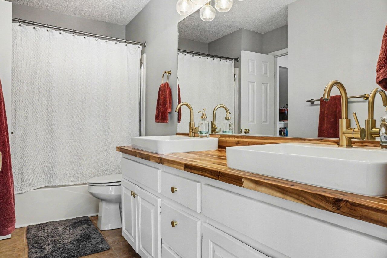 7 Town Park Lane Photo 21