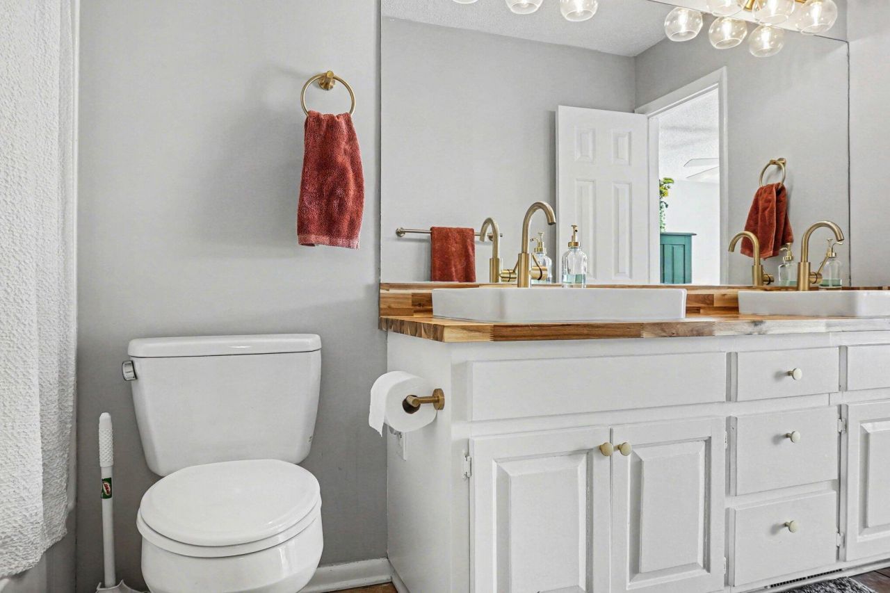 7 Town Park Lane Photo 22