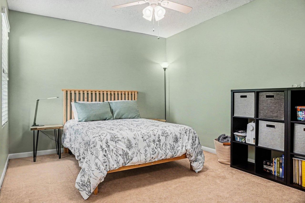 7 Town Park Lane Photo 23