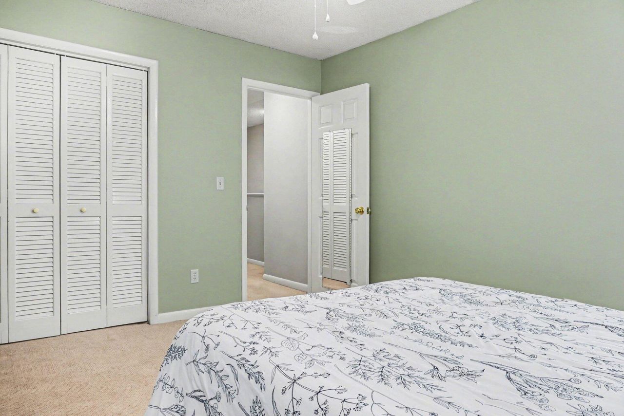 7 Town Park Lane Photo 24