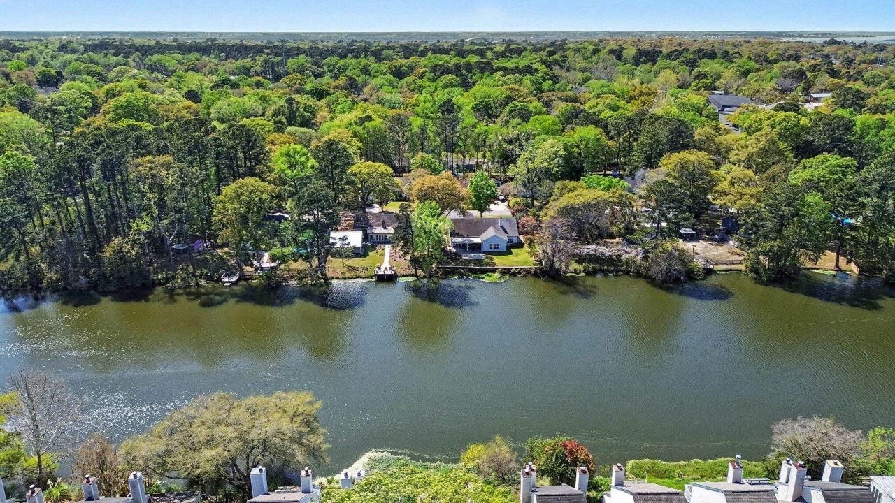 7 Town Park Lane Photo 32