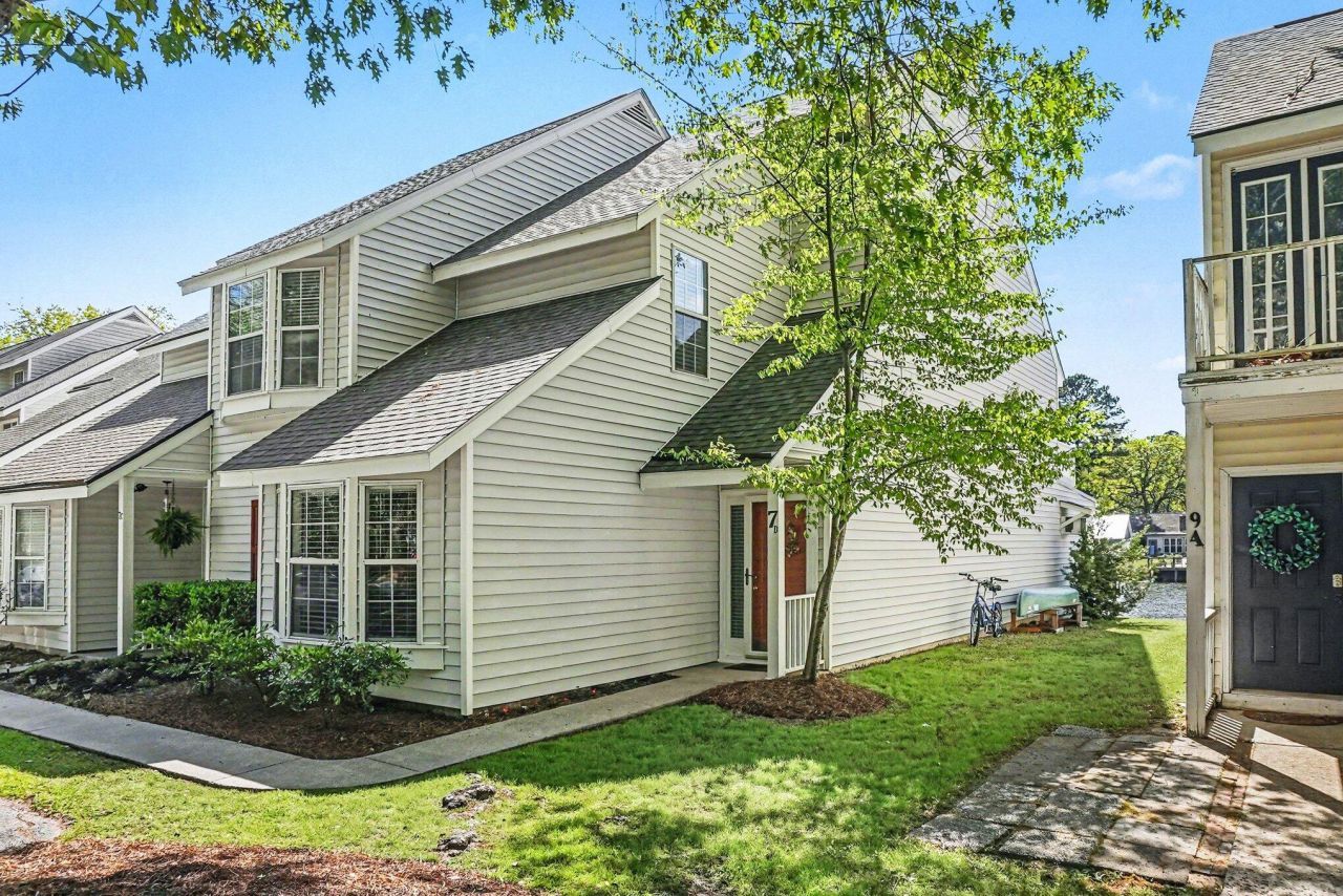 7 Town Park Lane Photo 5