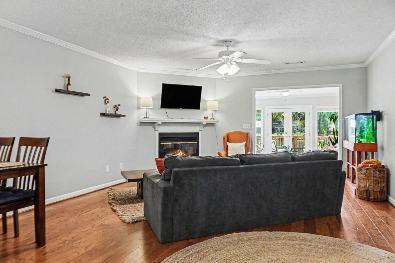 7 Town Park Lane Photo 6