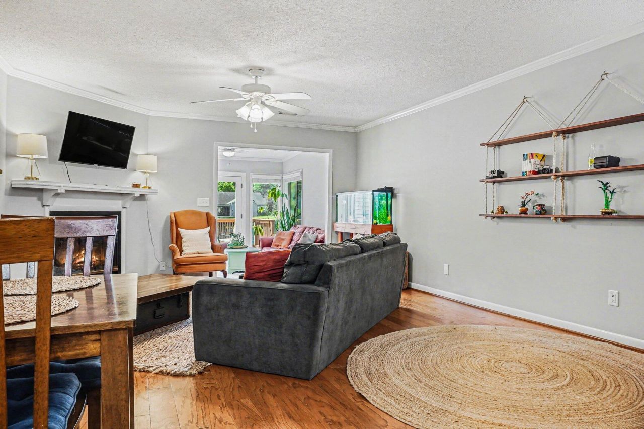 7 Town Park Lane Photo 7