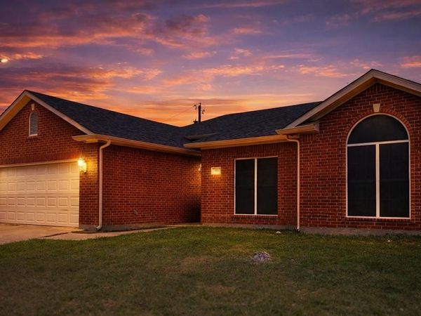 101 Quail Briar Lane, Arlington, TX 76002