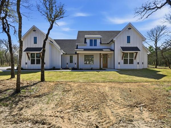 377 Oak Cove Court, Sunset, TX 76270