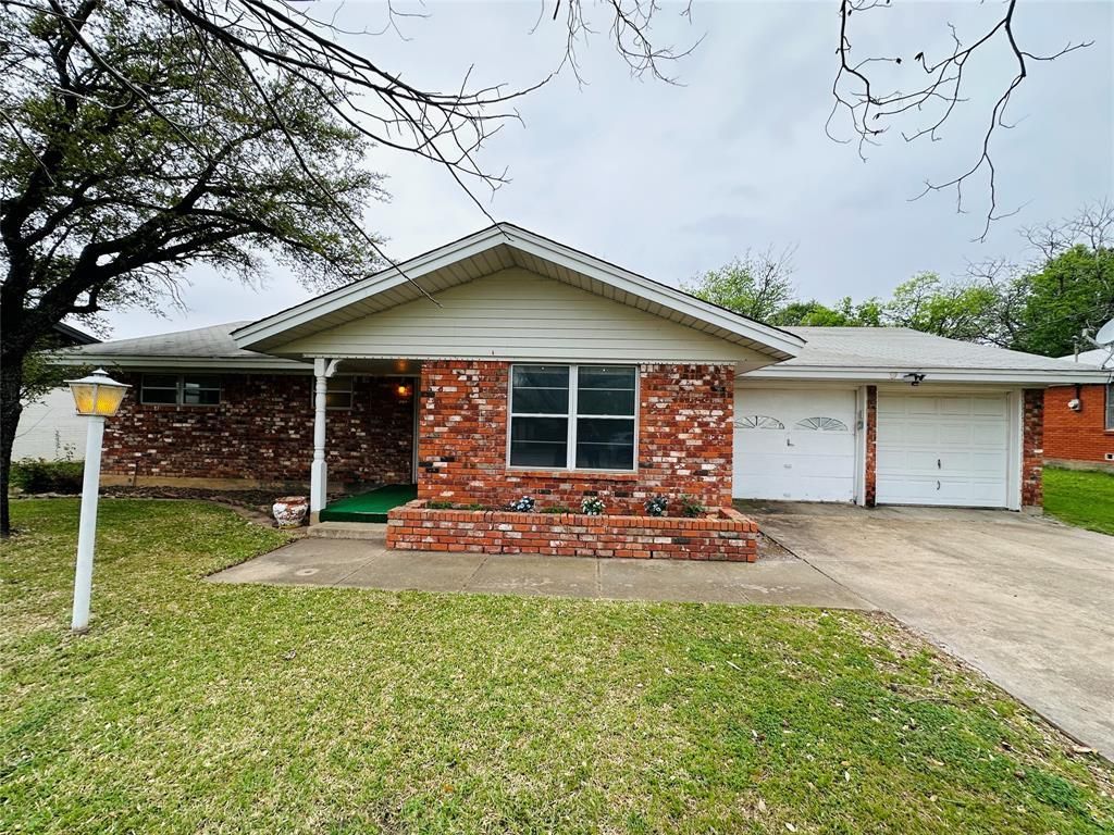 1138 Usher Street, Benbrook, TX 76126 Main Photo