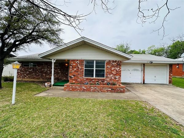 1138 Usher Street, Benbrook, TX 76126