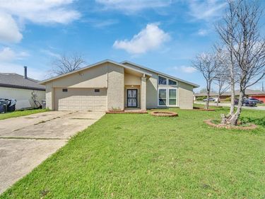 6800 Eagle Rock Drive, Fort Worth, TX 76133