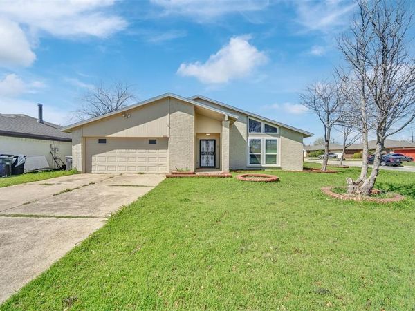 6800 Eagle Rock Drive, Fort Worth, TX 76133