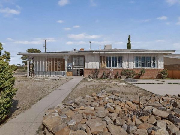 336 55th Street NW, Albuquerque, NM 87105