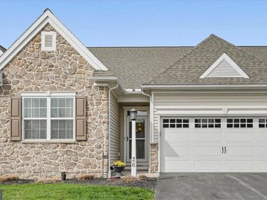 26 MIDWAY FARMS LANE, LANCASTER, PA 17602