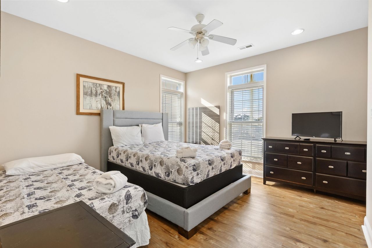 213 76th Ave. N Photo 35