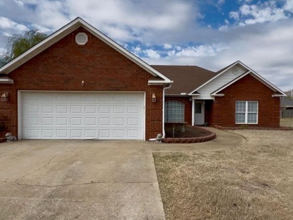 3300 Jeridon Cove, Jonesboro, AR 72404