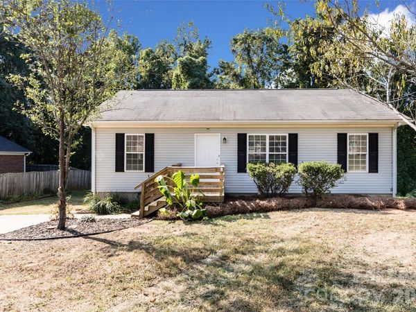 807 King Arthur Drive , Gastonia, NC 28056