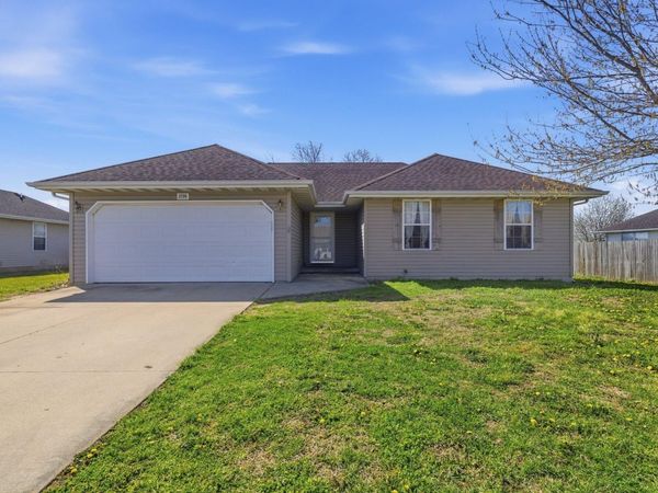 2738 E Moonlight Street , Republic, MO 65738