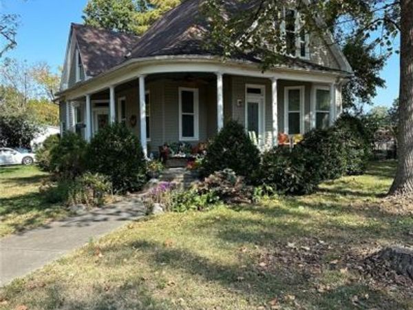 791 Clinton Street , Carlyle, IL 62231