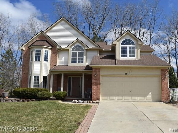 201 Columbia Drive, South Lyon, MI 48178