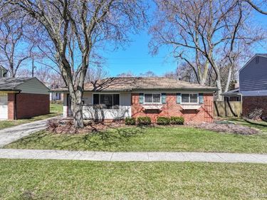 30110 Fink Avenue, Farmington Hills, MI 48336
