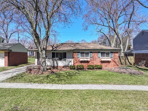 30110 Fink Avenue, Farmington Hills, MI 48336