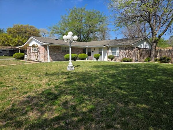 272 Palomino Drive, Saginaw, TX 76179