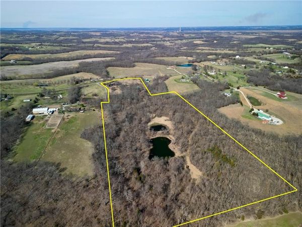 19209 Santa Fe Trail, Leavenworth, KS 66048