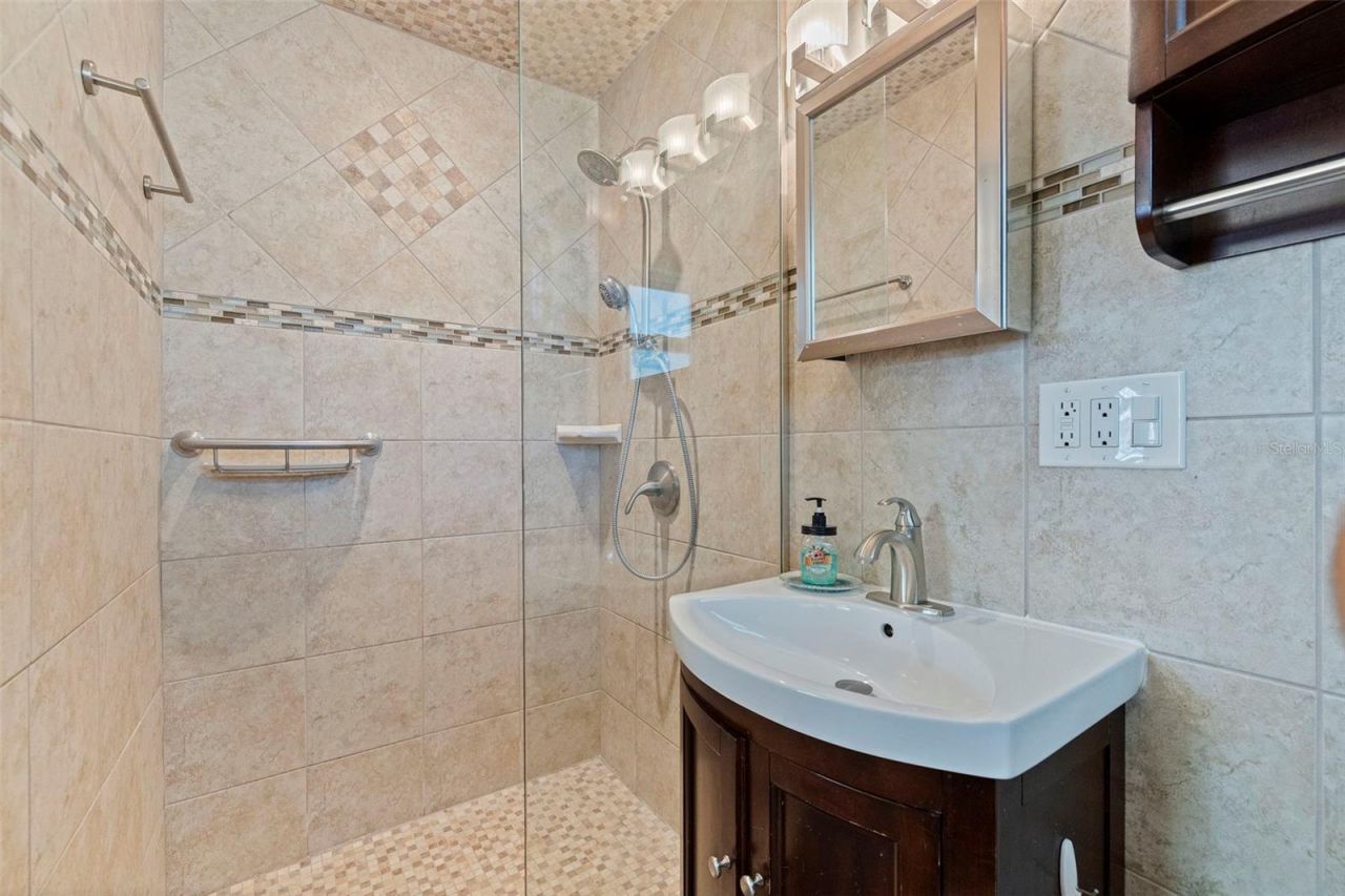 280 38th Avenue Se, Saint Petersburg, FL 33705 Photo