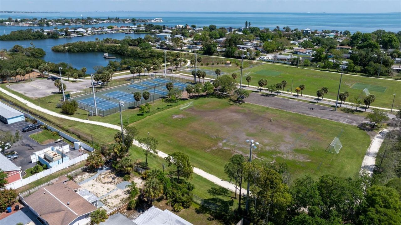 280 38th Avenue Se, Saint Petersburg, FL 33705 Photo