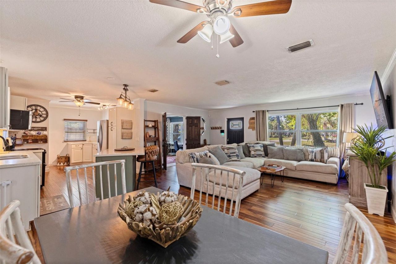 280 38th Avenue Se, Saint Petersburg, FL 33705 Photo