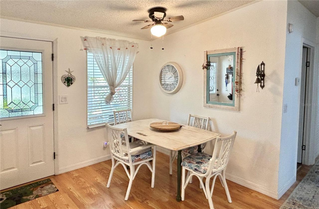 102 Americana Court Ne, Unit 206, Saint Petersburg, FL 33702 Photo