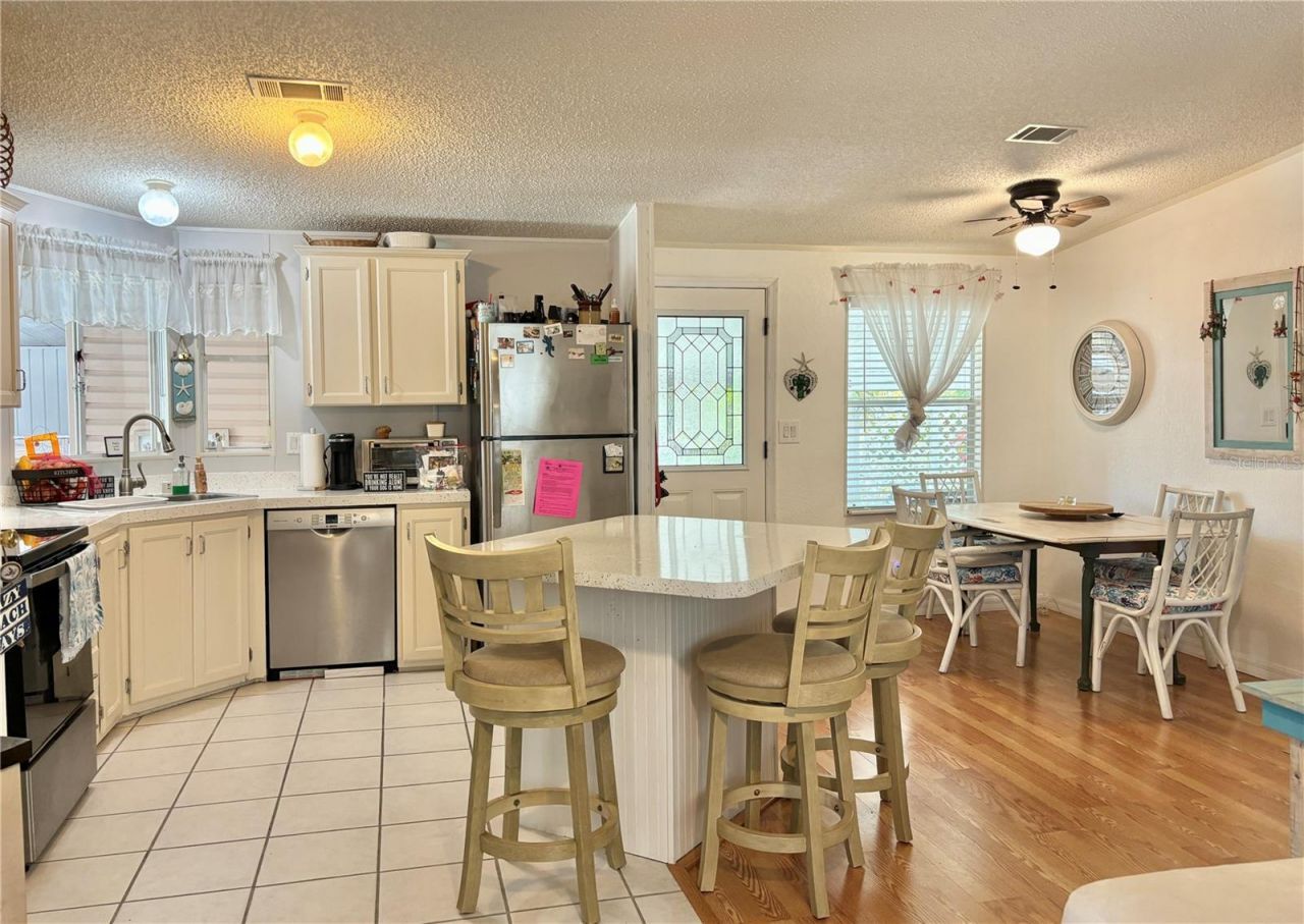 102 Americana Court Ne, Unit 206, Saint Petersburg, FL 33702 Photo