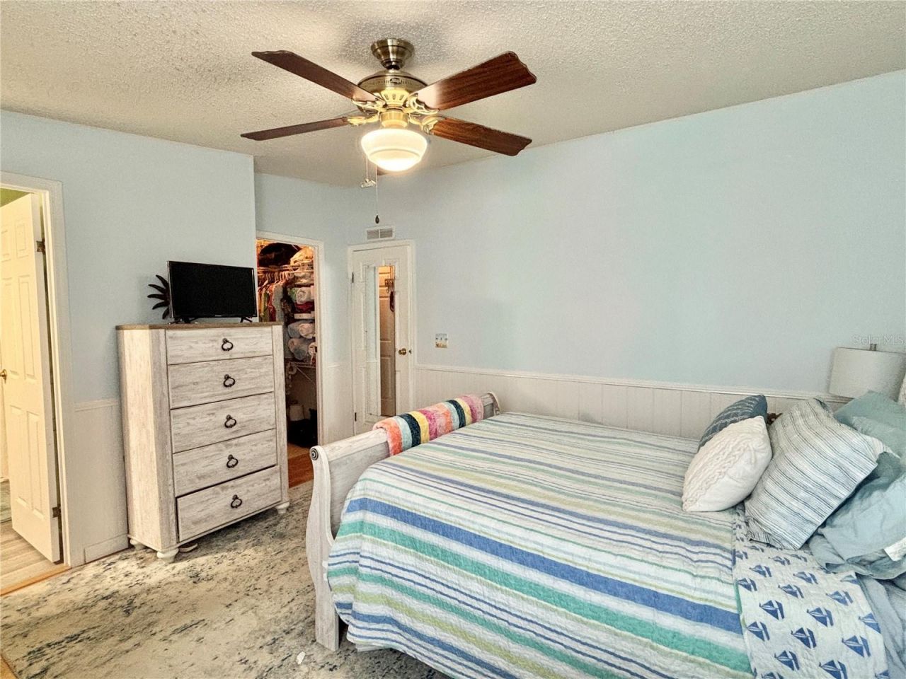 102 Americana Court Ne, Unit 206, Saint Petersburg, FL 33702 Photo