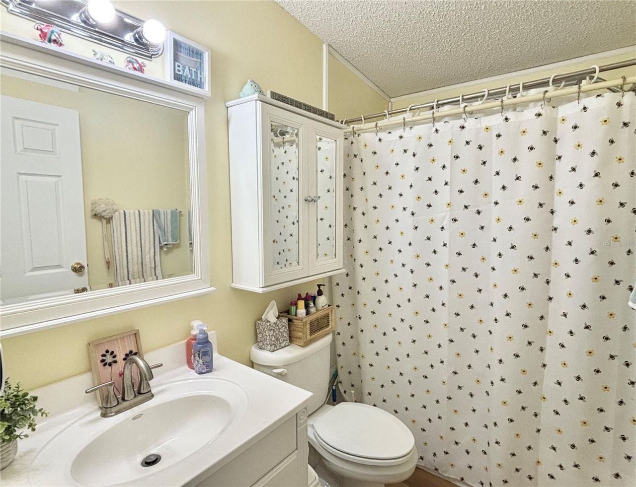 102 Americana Court Ne, Unit 206, Saint Petersburg, FL 33702 Photo