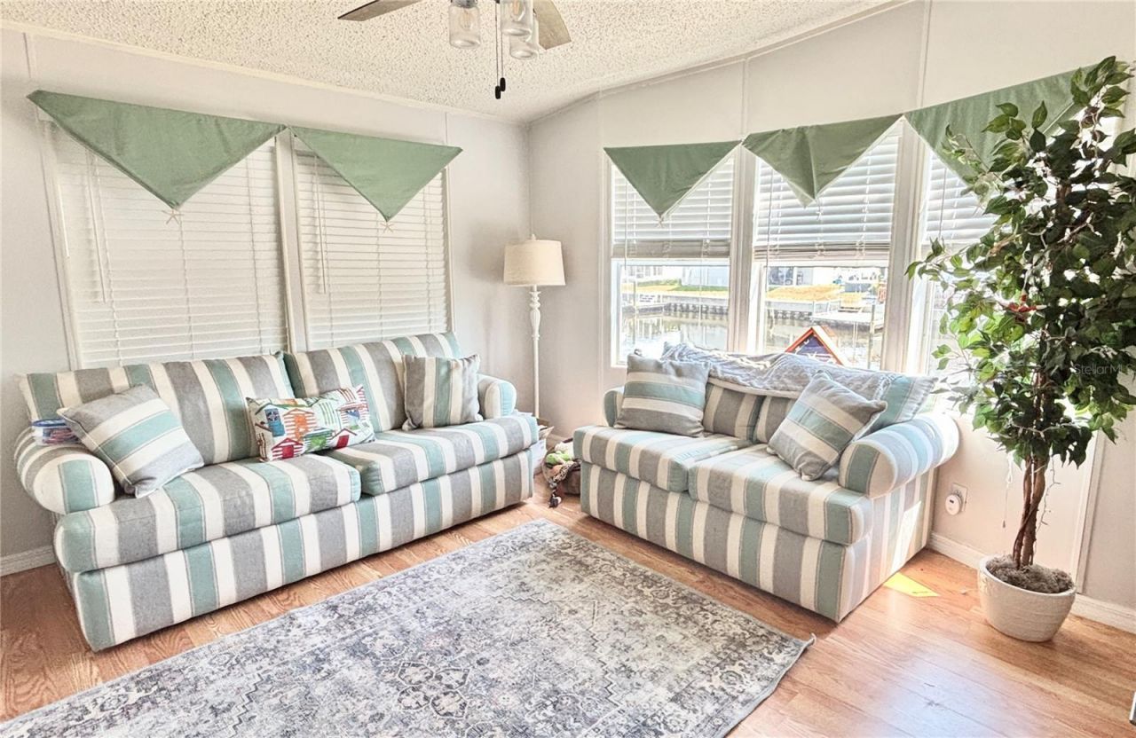 102 Americana Court Ne, Unit 206, Saint Petersburg, FL 33702 Photo