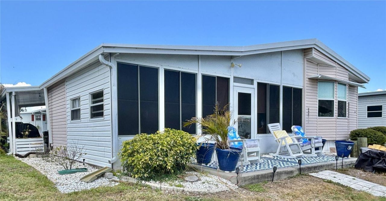 102 Americana Court Ne, Unit 206, Saint Petersburg, FL 33702 Photo