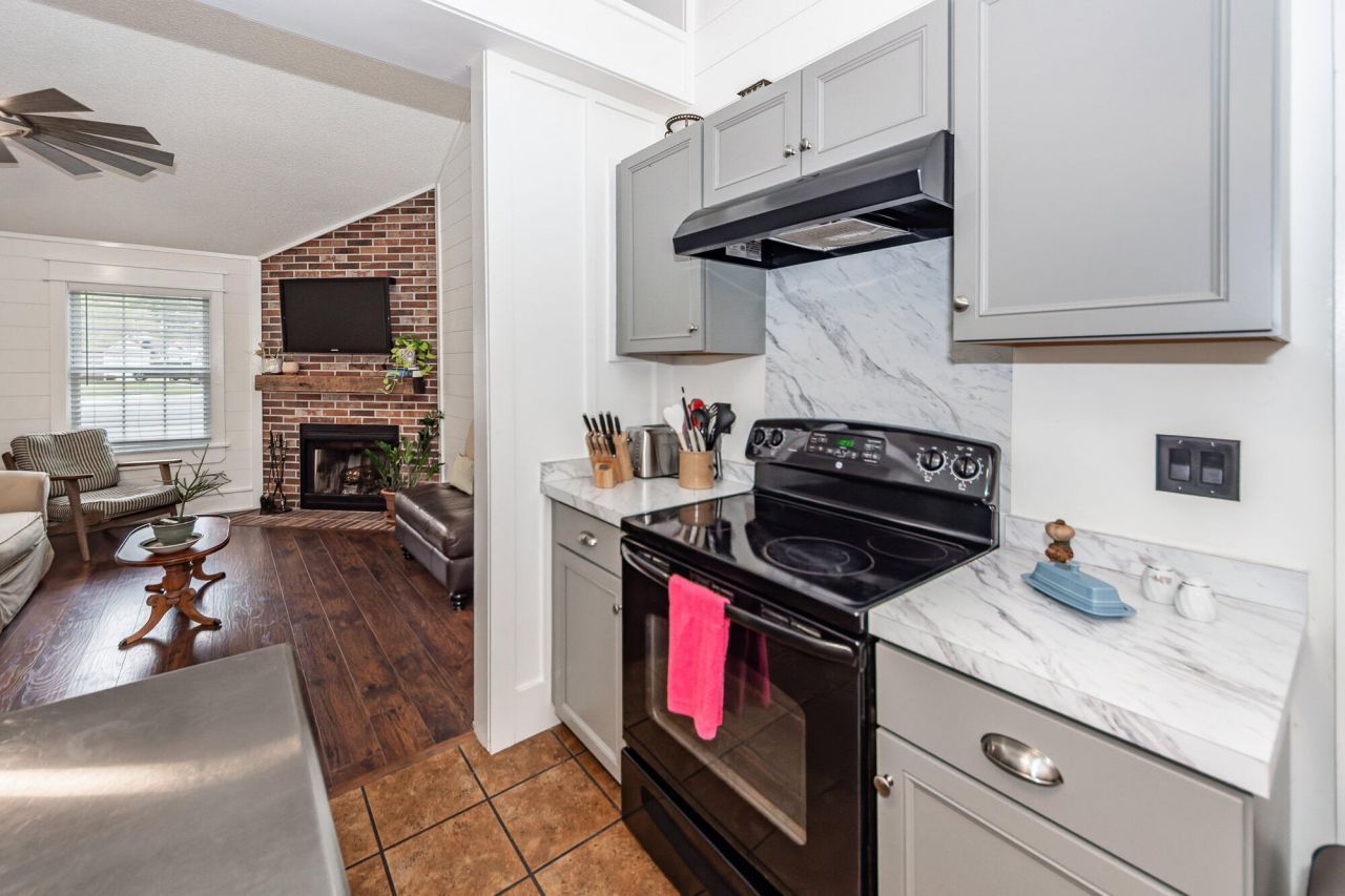 1201 Raptor Drive Photo 4