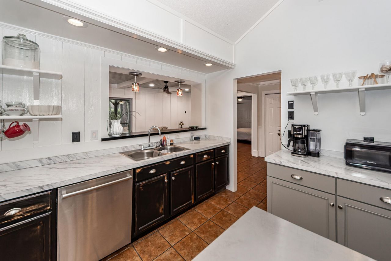 1201 Raptor Drive Photo 6